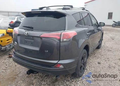 2017 Toyota Rav4 Le z USA, uszkodzony, nr VIN JTMZFREV3HJ127457